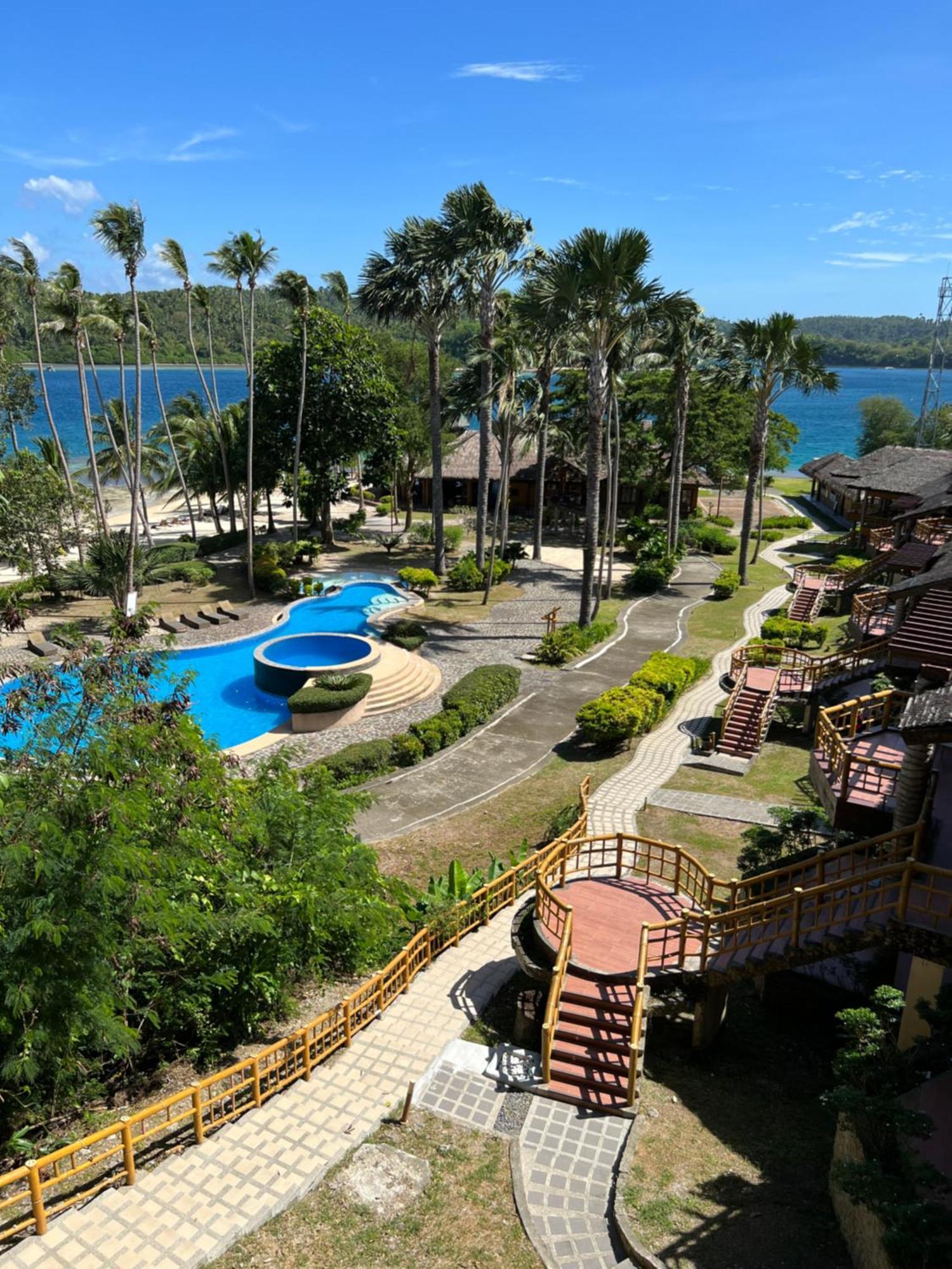 Hotel Fridays Puerto Galera Exterior foto