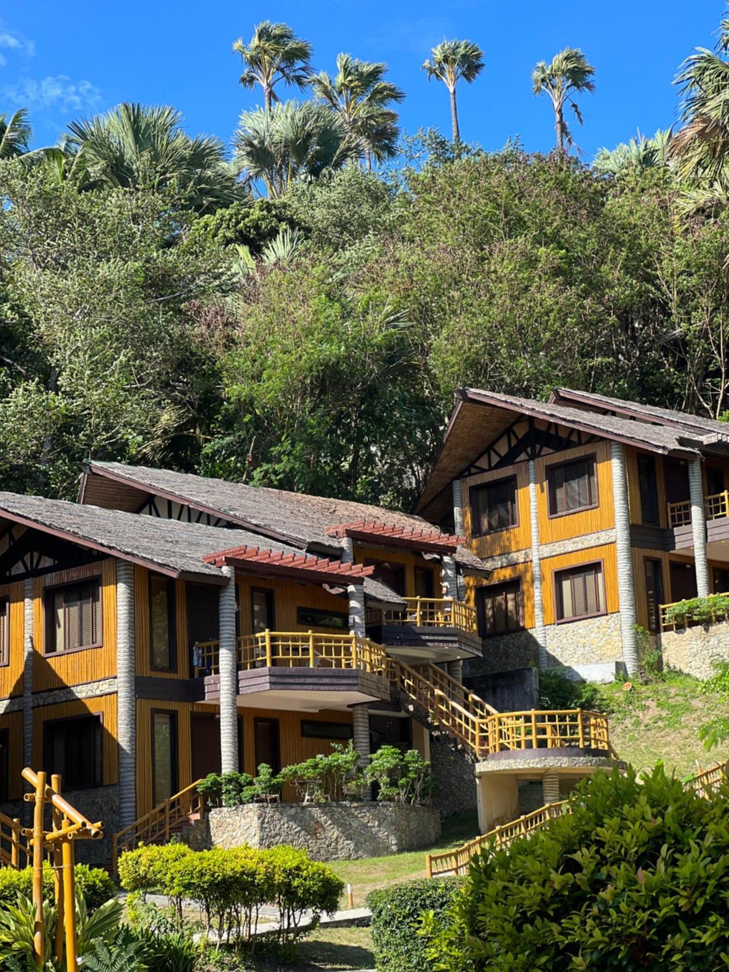 Hotel Fridays Puerto Galera Exterior foto