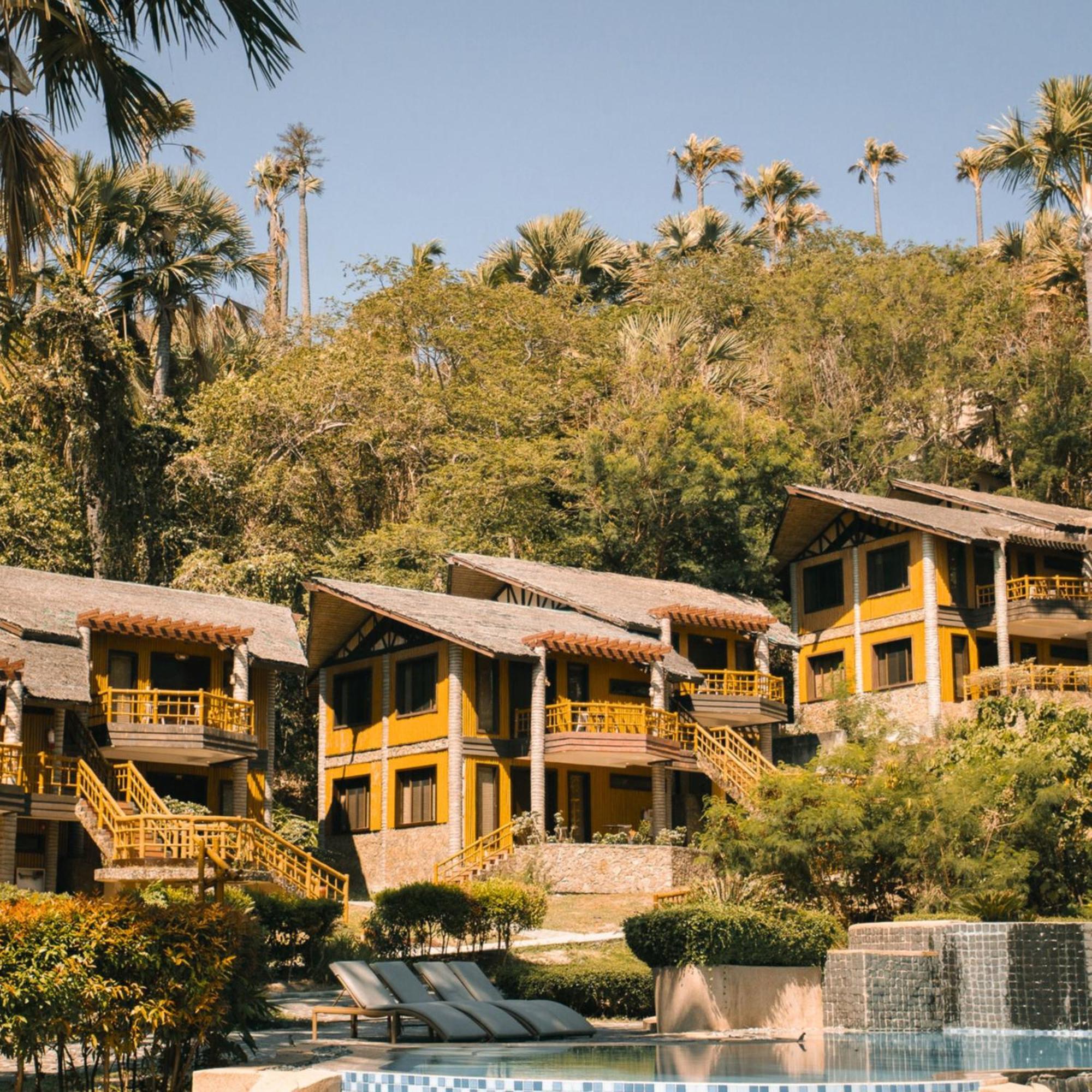 Hotel Fridays Puerto Galera Exterior foto
