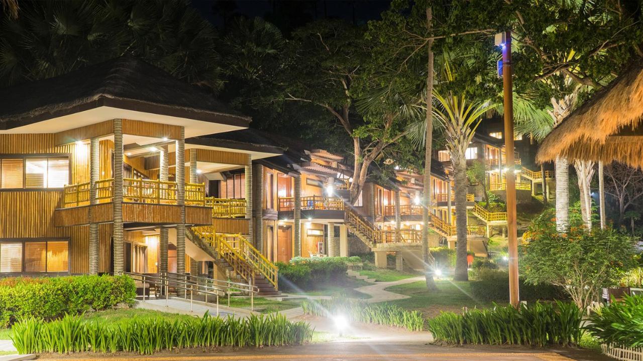 Hotel Fridays Puerto Galera Exterior foto